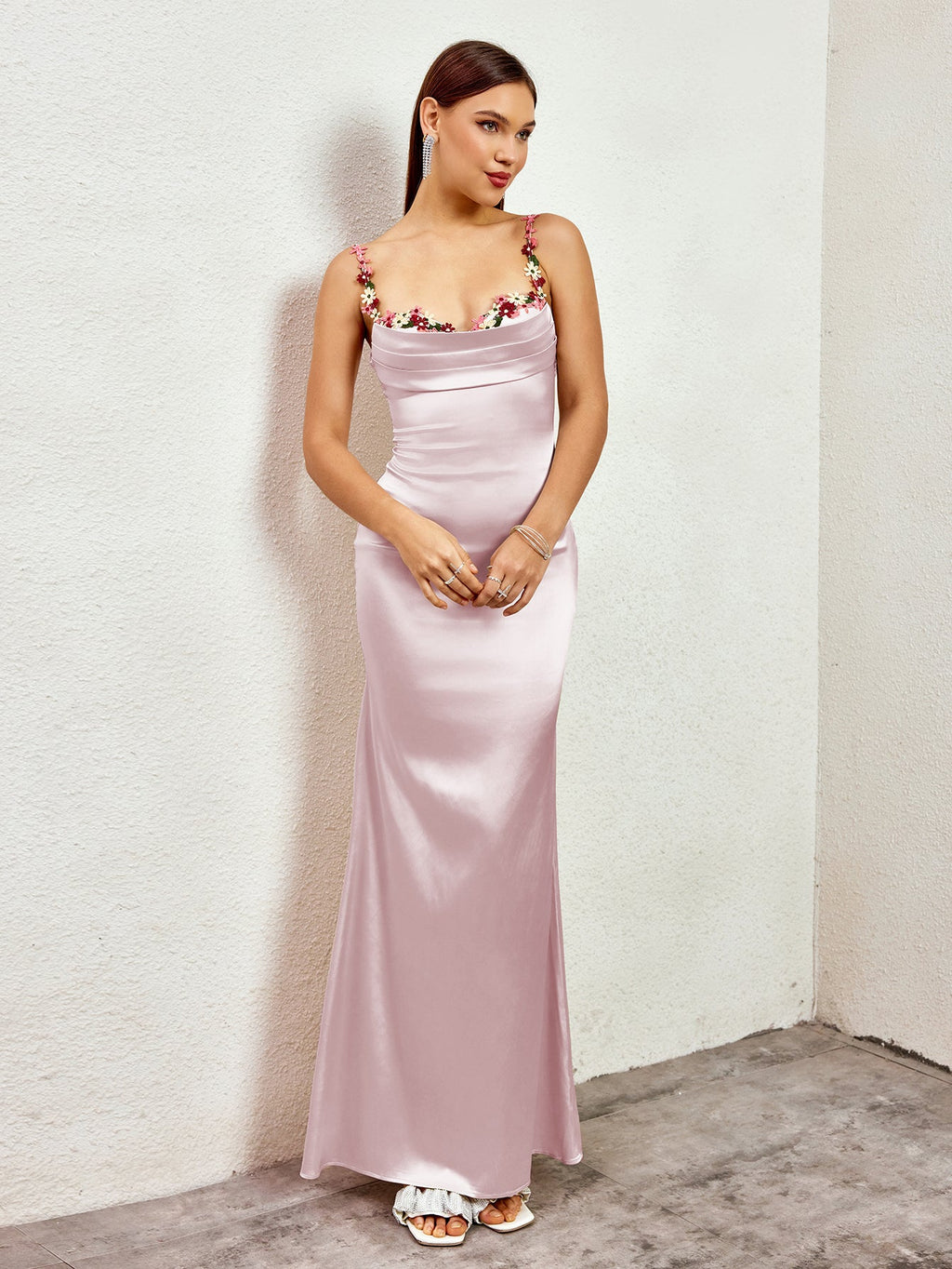 Ariana | Vestido Ajustado de Satén
