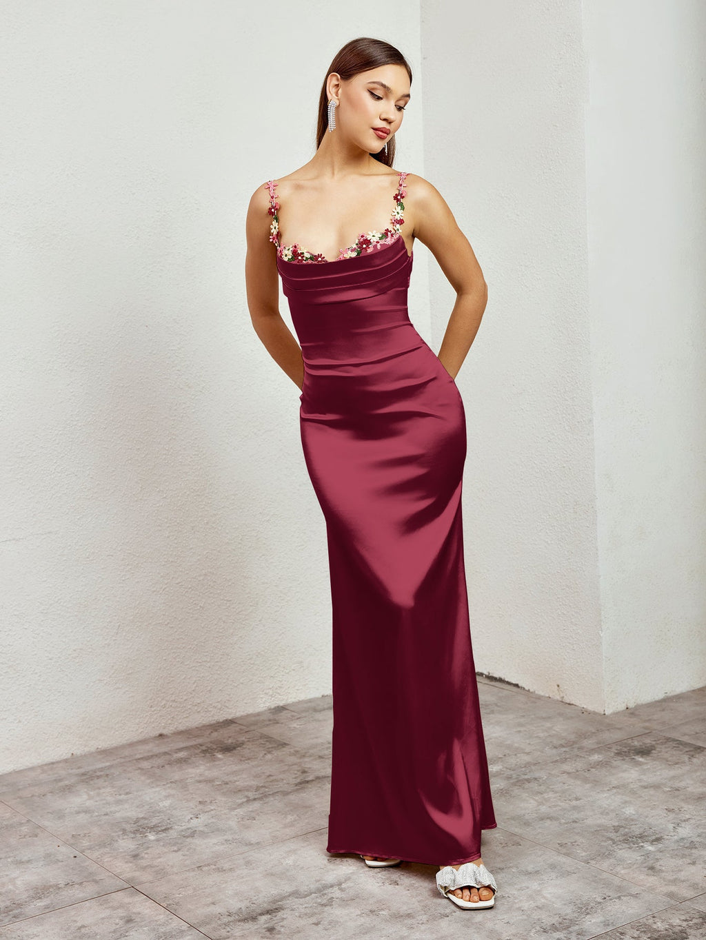 Ariana | Vestido Ajustado de Satén