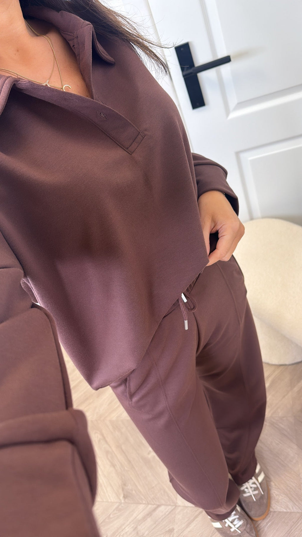 Salema | Conjunto de Polo y Pantalones de Color Marrón